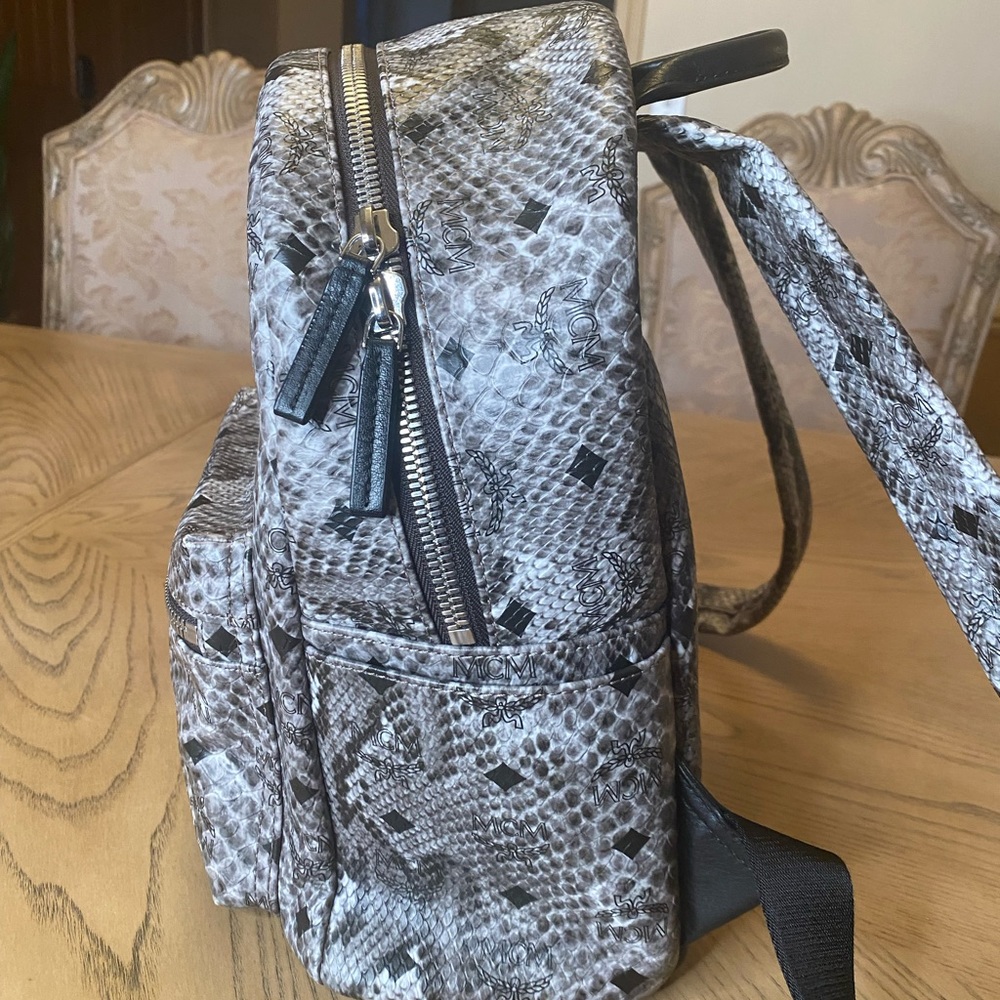 ❤️ Authentic MCM Python Leather Book bag - Picture 3 of 10